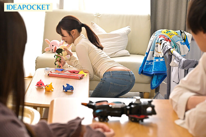 老婆回娘家时「和儿子幼教老师」激烈SEX,看起来正经其实是被虐狂...